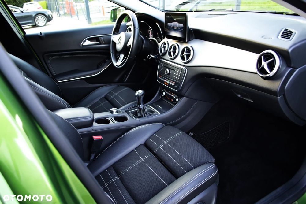 Mercedes-Benz GLA 180 d Activity Edition - 30