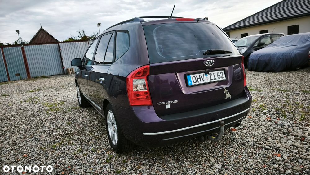 Kia Carens - 10