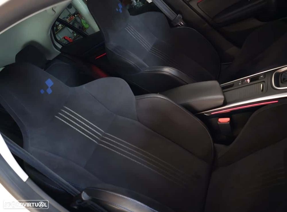 Renault Mégane ENERGY dCi 165 EDC GT - 4