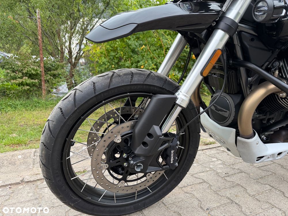 Moto Guzzi V85 - 32