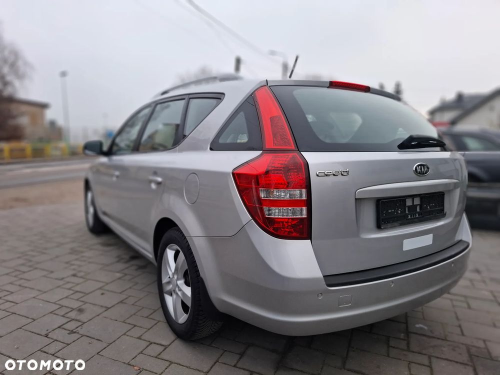 Kia Ceed 1.4 CVVT Dream-Team Edition - 33