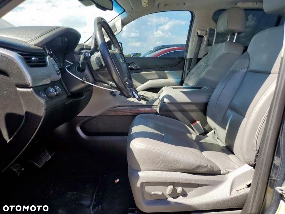 Chevrolet Suburban - 7