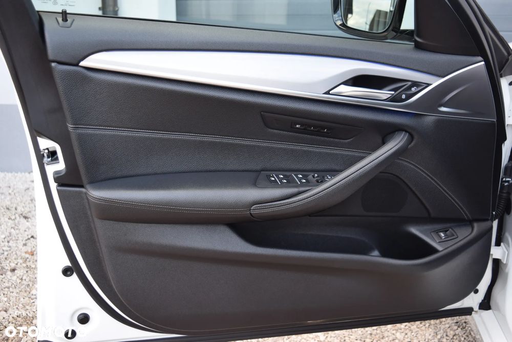BMW Seria 5 525d Sport Line - 19
