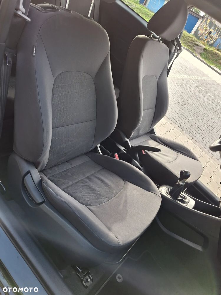 Kia Rio - 21