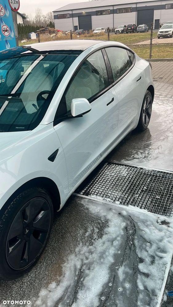 Tesla Model 3 - 4