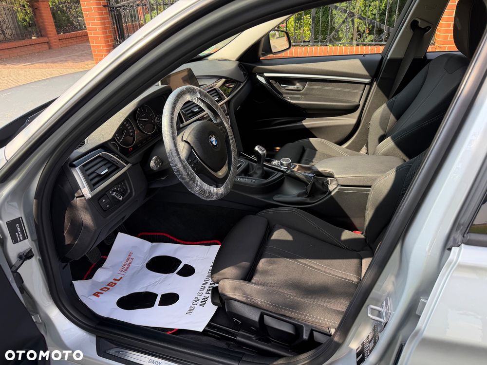 BMW Seria 3 318d Sport Line - 19