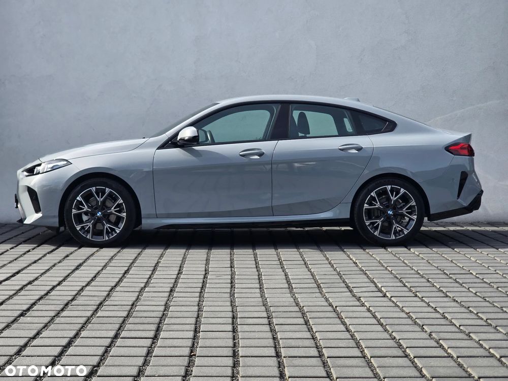 BMW 220I 2026 photo 4