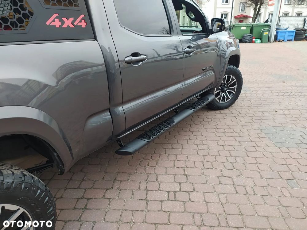 Toyota Tacoma - 7