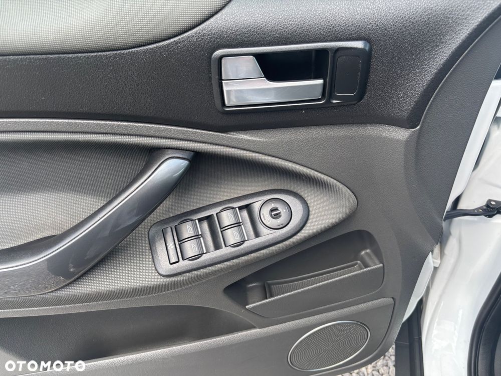 Ford Kuga 2.5 4x4 Titanium - 9