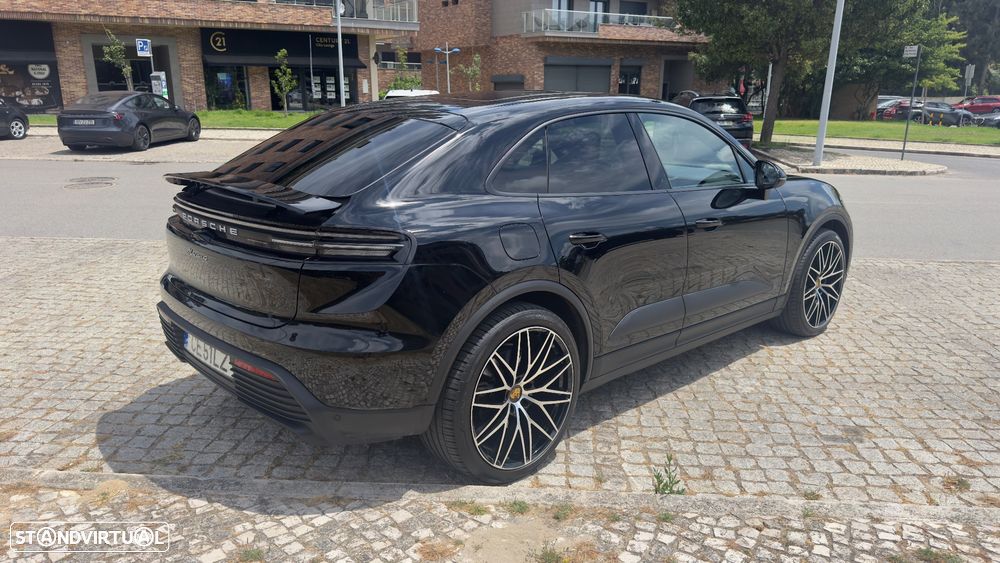 Porsche Macan Electric 4 - 5