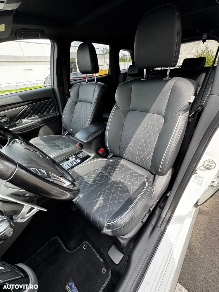Mitsubishi Outlander PHEV 2.4 L 4X4 Instyle - 18