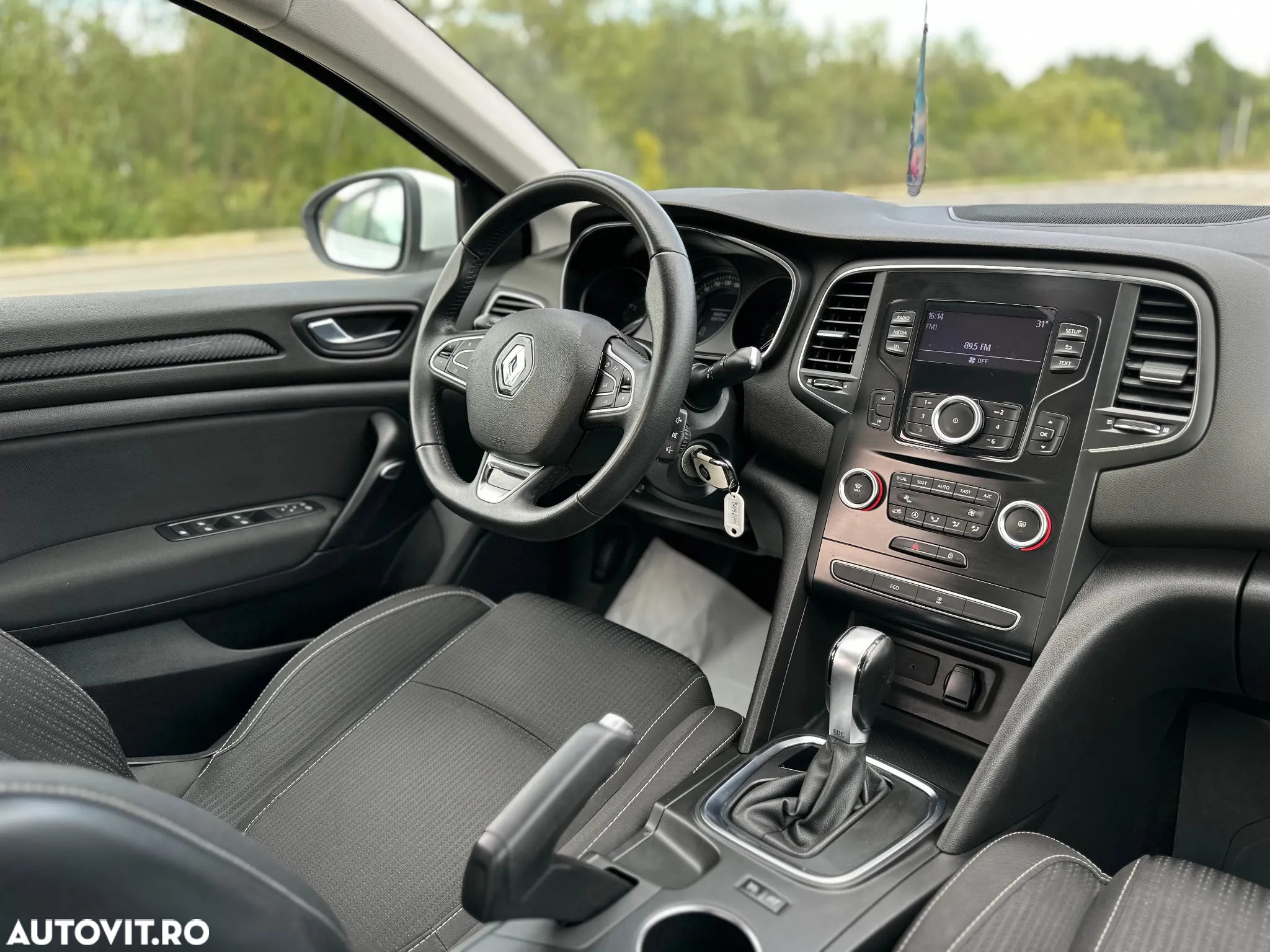 Renault Megane TCe EDC Zen - 12