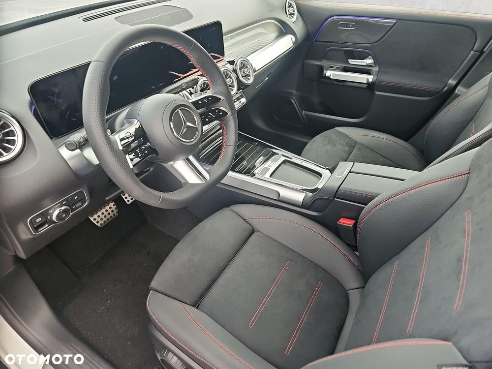 Mercedes-Benz GLB - 11