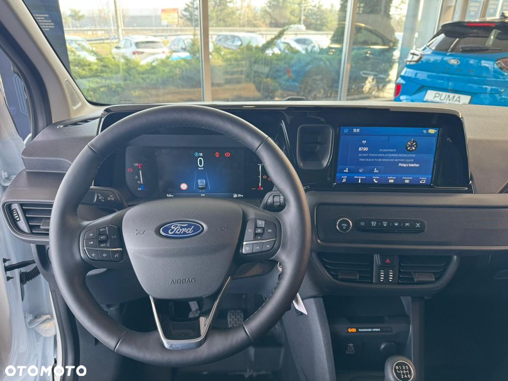 Ford Transit Courier - 11