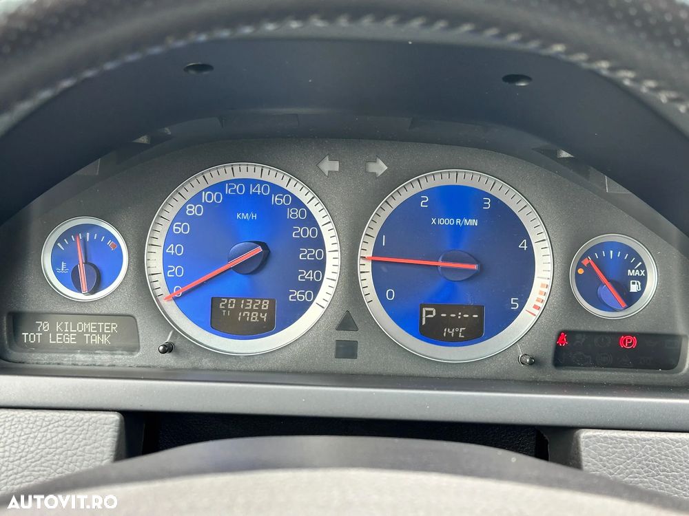 Volvo XC 90 D5 AWD Geartonic RDesign - 29