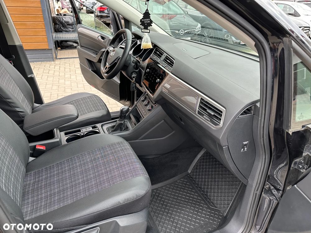 Volkswagen Touran - 21