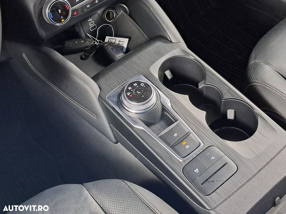 FORD Kuga 2022 — imagine 25