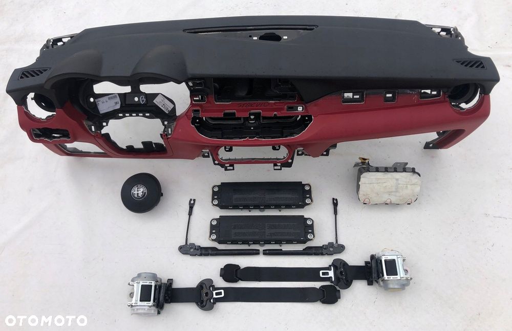 alfa roemo stelvio deska kokpit konsola poduszki - 7