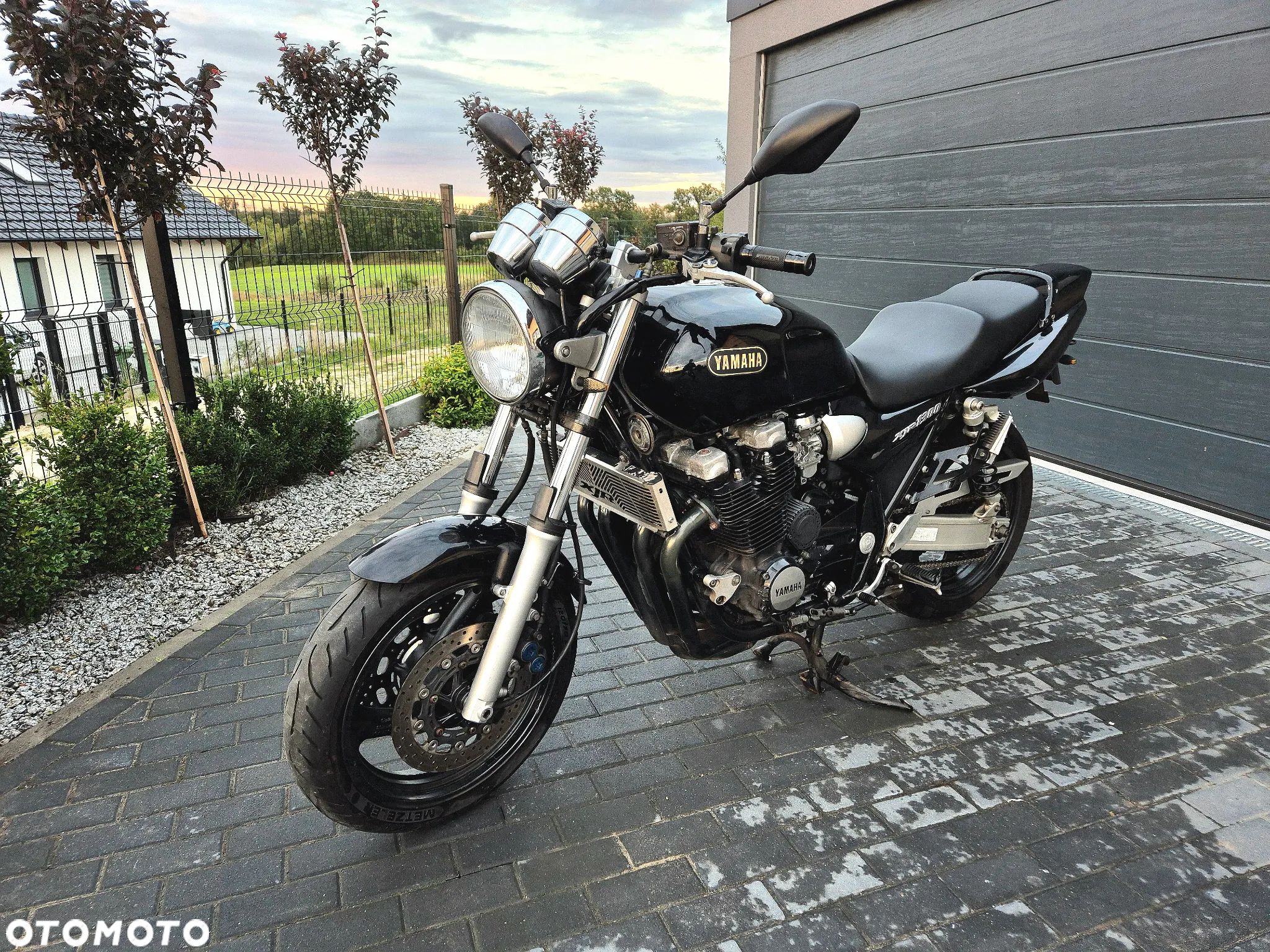 Yamaha XJR - 1