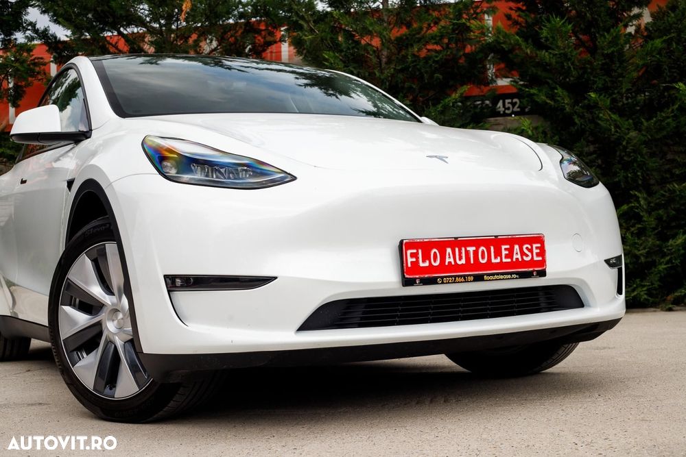 Tesla Model Y Long Range Dual Motor AWD - 6