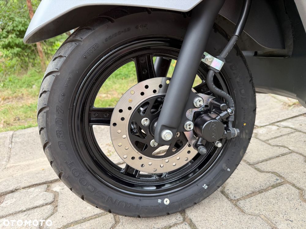Suzuki Avenis - 13