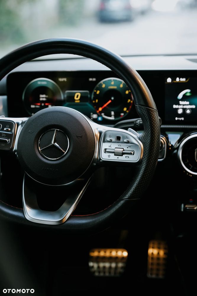 Mercedes-Benz CLA 180 AMG Line 7G-DCT - 24