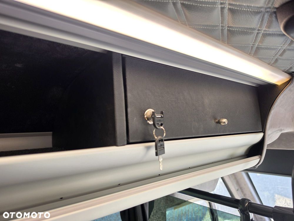 Mercedes-Benz Żak MB Sprinter 29+2 Turystyczny - 18