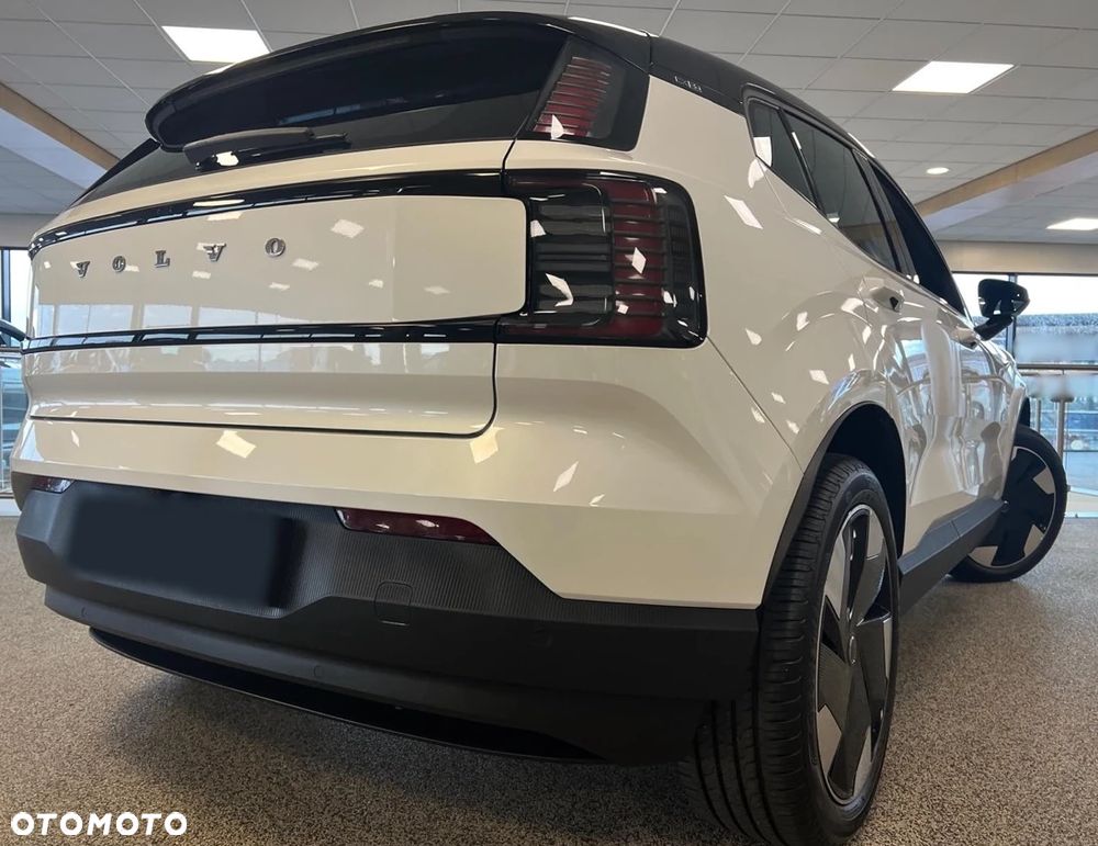 Volvo EX30 Single Motor Extended Range RWD Plus - 8