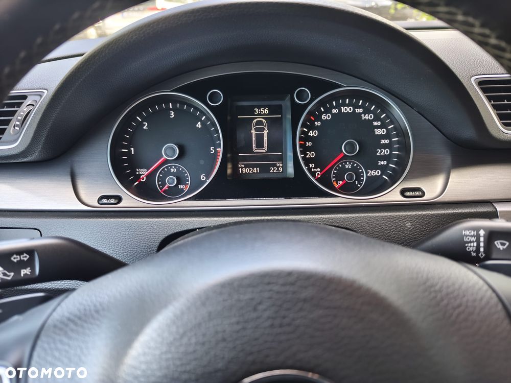 Volkswagen Passat 2.0 TDI DSG BlueMotion Technology Comfortline - 16