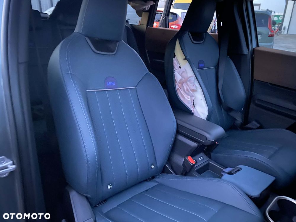 MINI Countryman E Essential Trim - 10