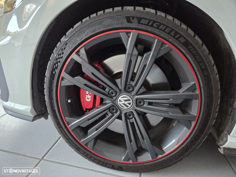 VW Golf GTI 2.0 TSI OPF DSG Performance - 21