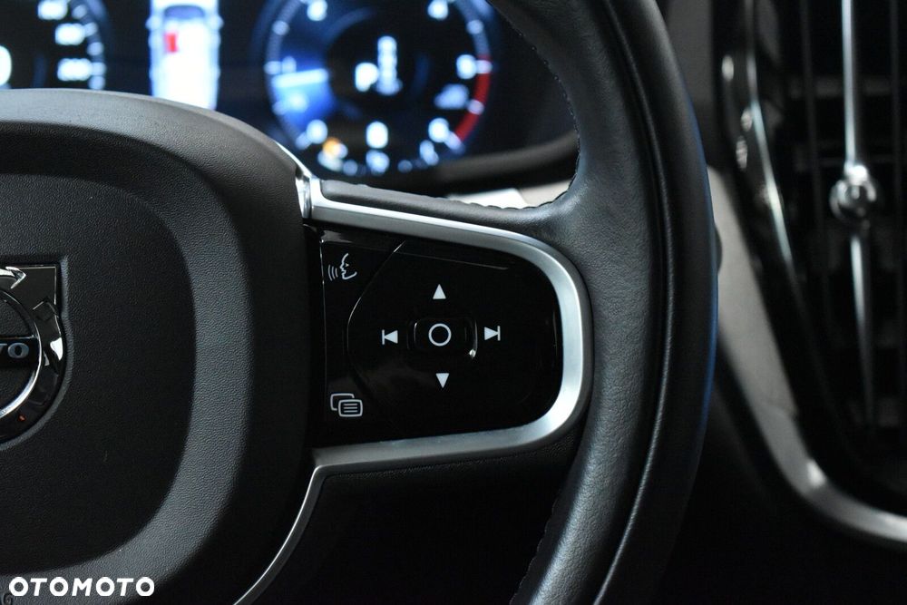 Volvo V60 Cross Country - 14