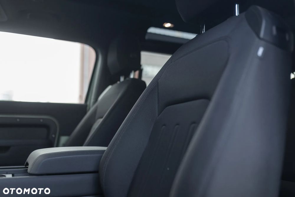 Land Rover Defender 3.0 D200 mHEV - 16