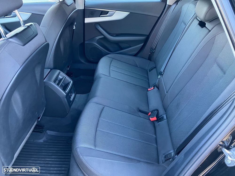 Audi A4 Avant 30 TDI Advanced S tronic - 5