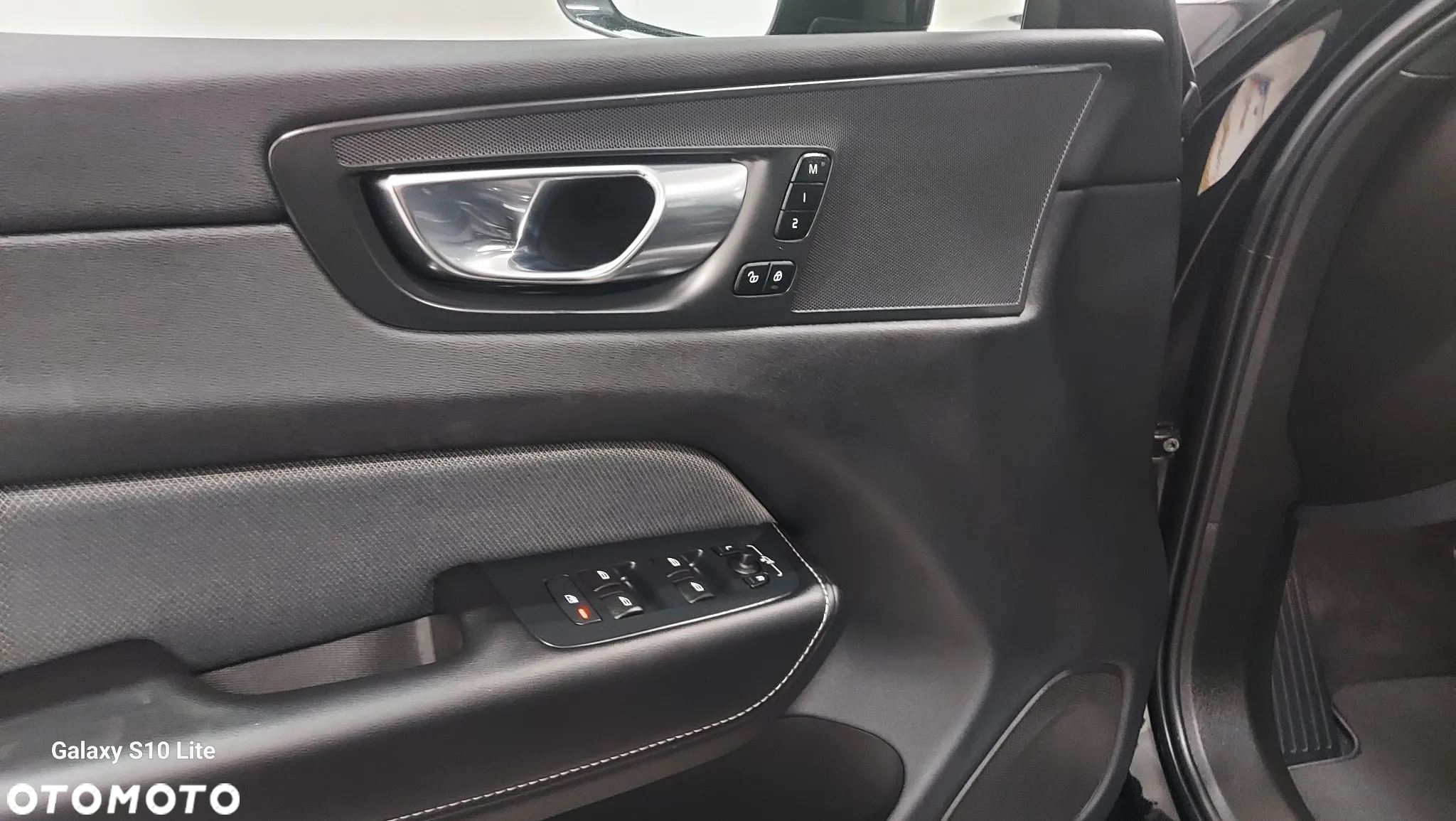 Volvo XC 60 B4 D Plus Dark - 14