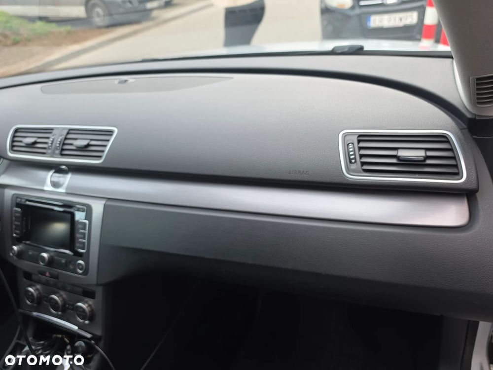 Volkswagen Passat 2.0 TDI DPF Comfortline - 11