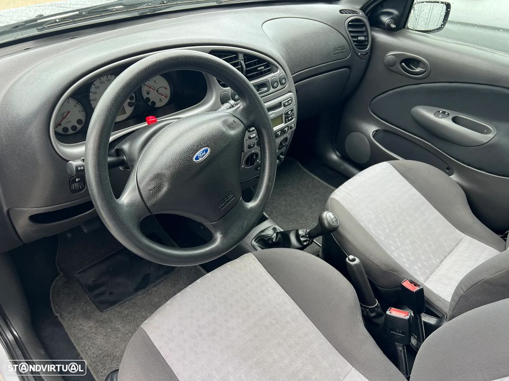 Ford Fiesta 1.25 Studio - 11