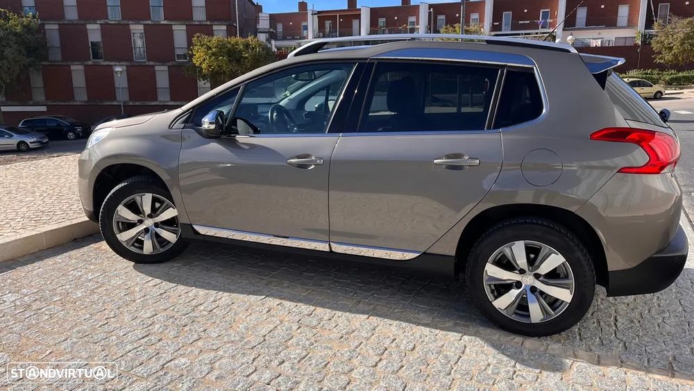 Peugeot 2008 1.2 PureTech Allure - 5