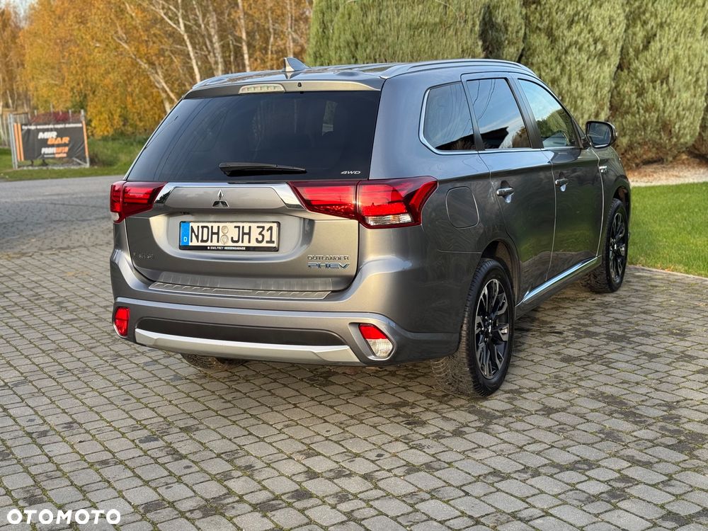 Mitsubishi Outlander 2.0 4WD Plug-In Hybrid Top - 10