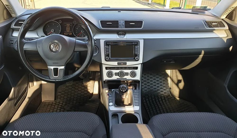 Volkswagen Passat - 10