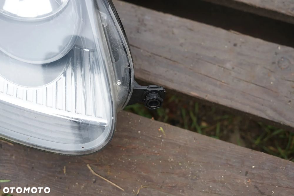 Lampa przód przednia prawa VW Golf V Anglik - 5