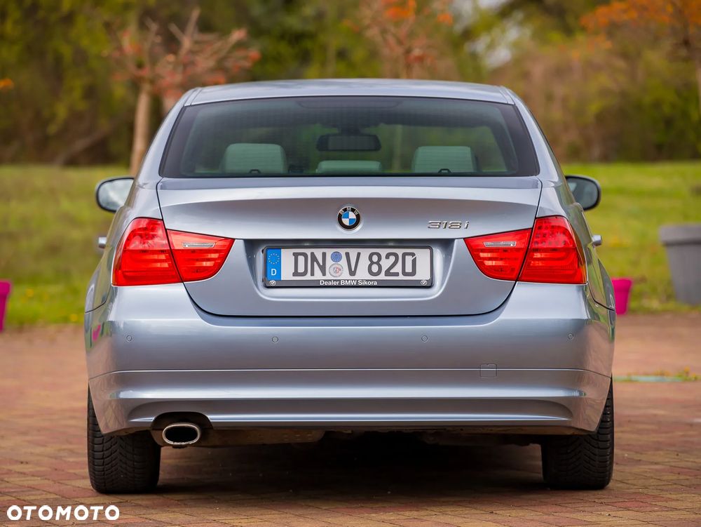BMW Seria 3 318i Edition Exclusive - 8