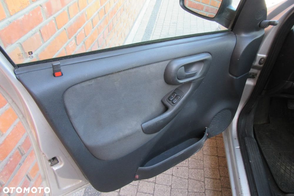 Opel Corsa 1.7 DTI Comfort - 9