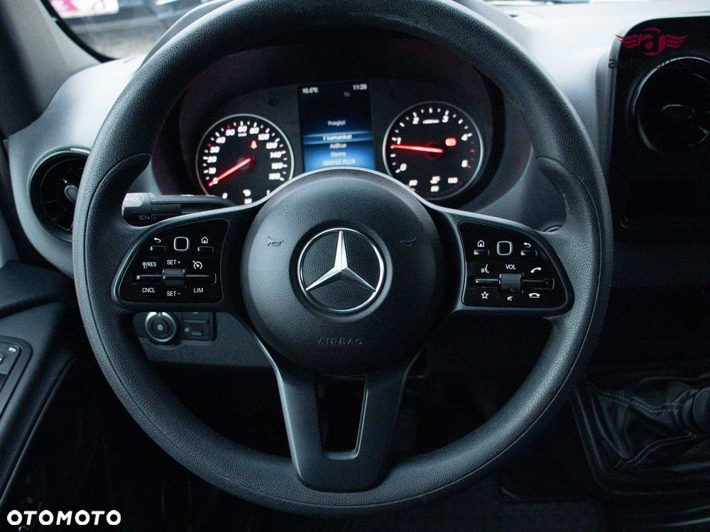 Mercedes-Benz Sprinter - 33