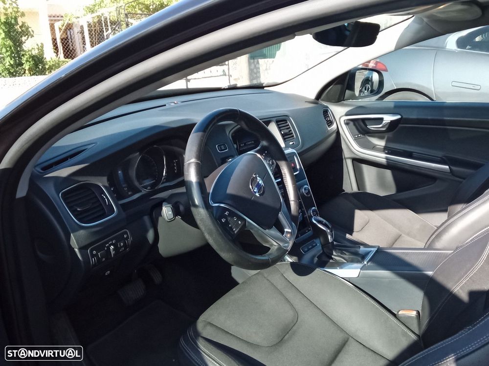 Volvo V60 2.4 D6 Momentum AWD Phev - 23