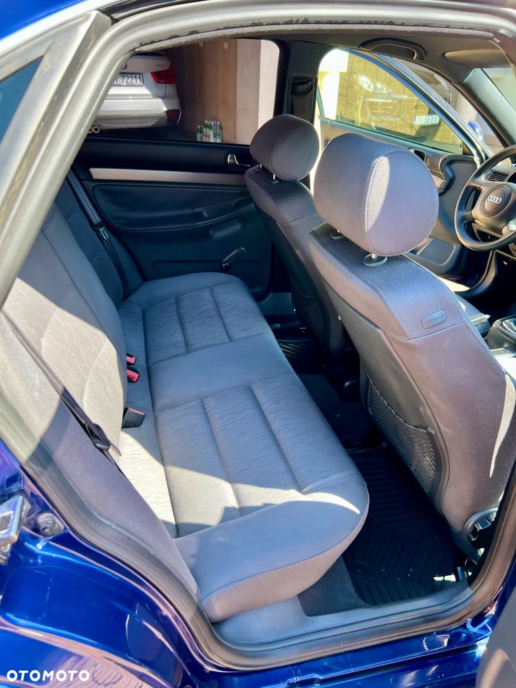 Audi A4 Limousine 1.8 - 25