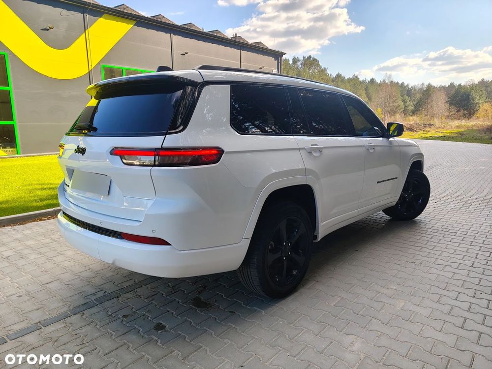 Jeep Grand Cherokee - 25