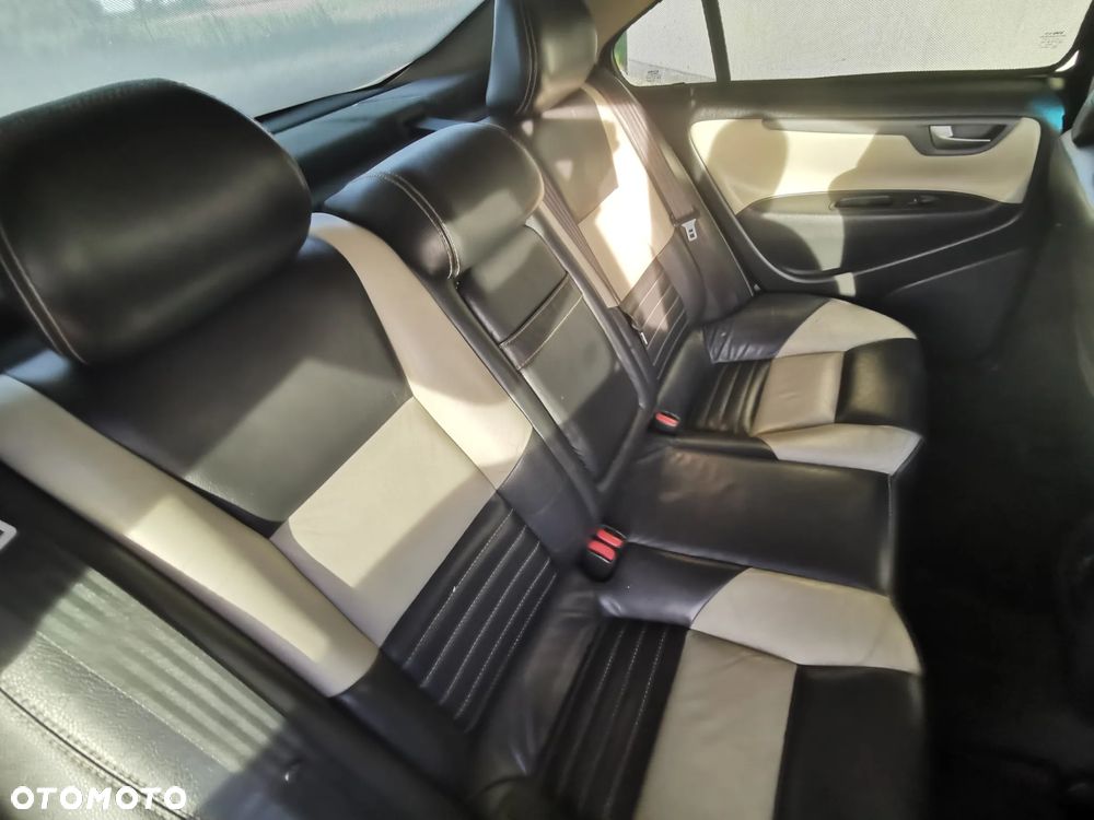 Volvo S60 2.4D5 Summum - 10