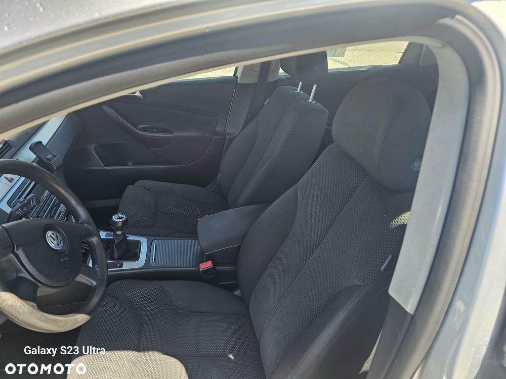 Volkswagen Passat 2.0 TDI Comfortline - 18