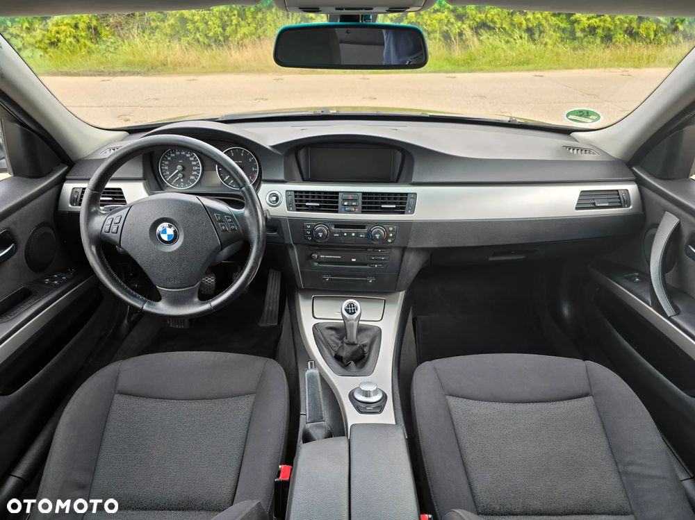 BMW Seria 3 320i - 9
